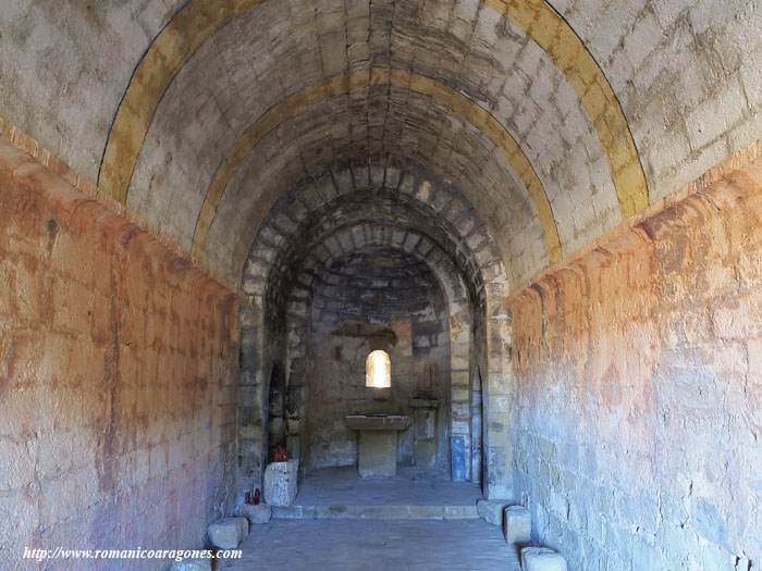 INTERIOR DEL TEMPLO HACIA LA CABECERA